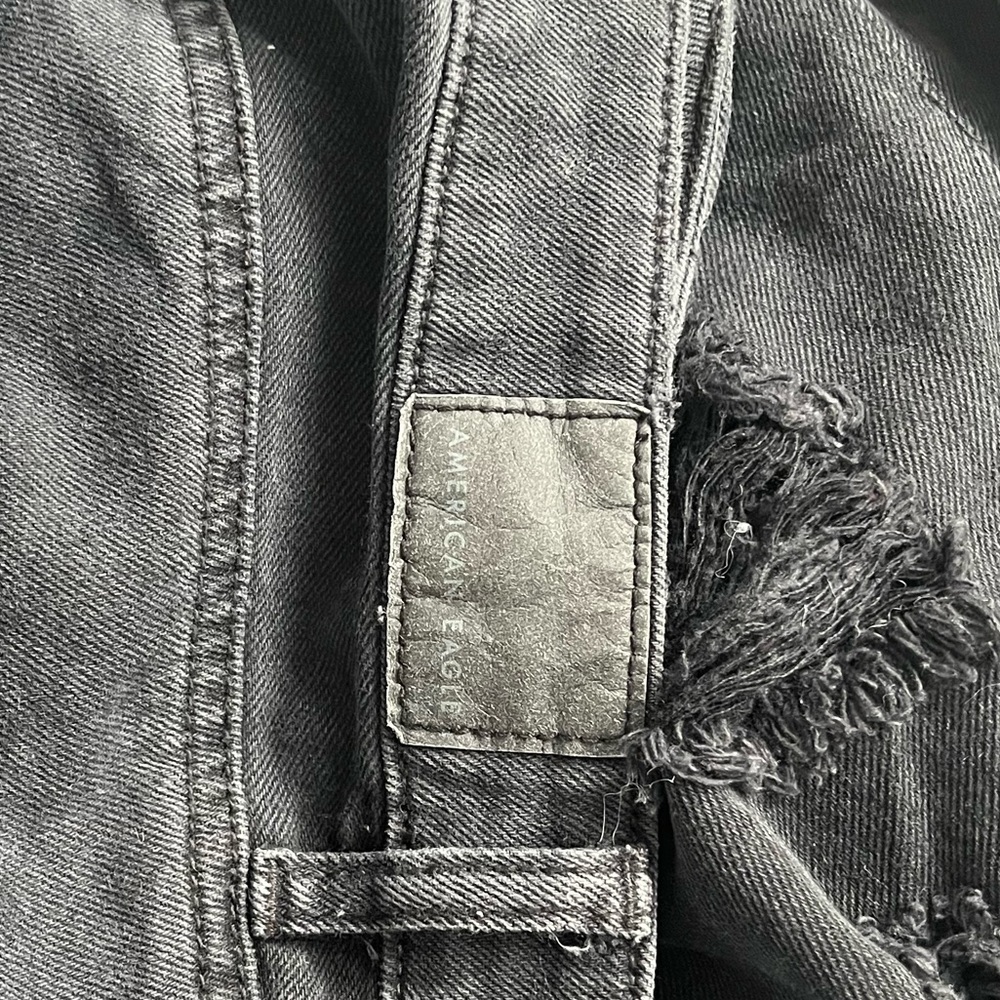 American Eagle Distressed Mom Jeans - Picture 4 of 5